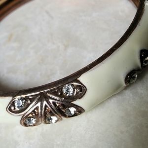 Vintage cream enameled antique bronze and rhinestone fleur clasp hinge bangle